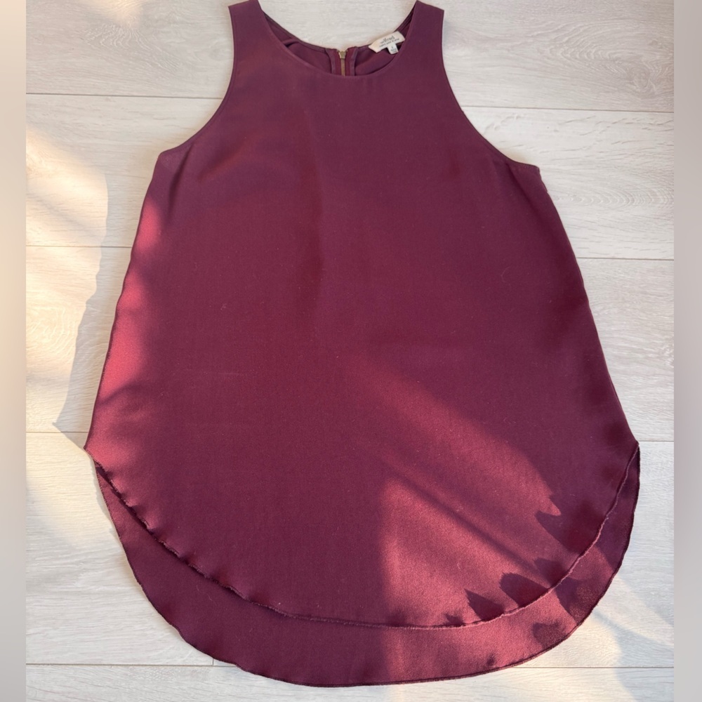 Aritzia Sleeveless Rounded-Hem Blouse in Burgundy